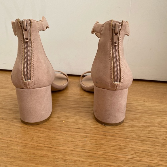 Short block heels. Perfect for spring - Picture 3 of 5